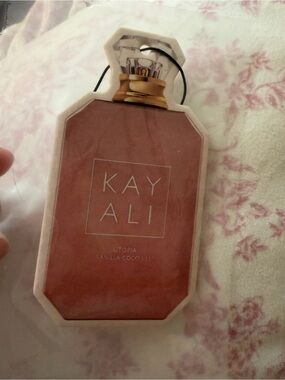 Kayali Utopia Vanilla Coco Women’s Pink Scented Accessory